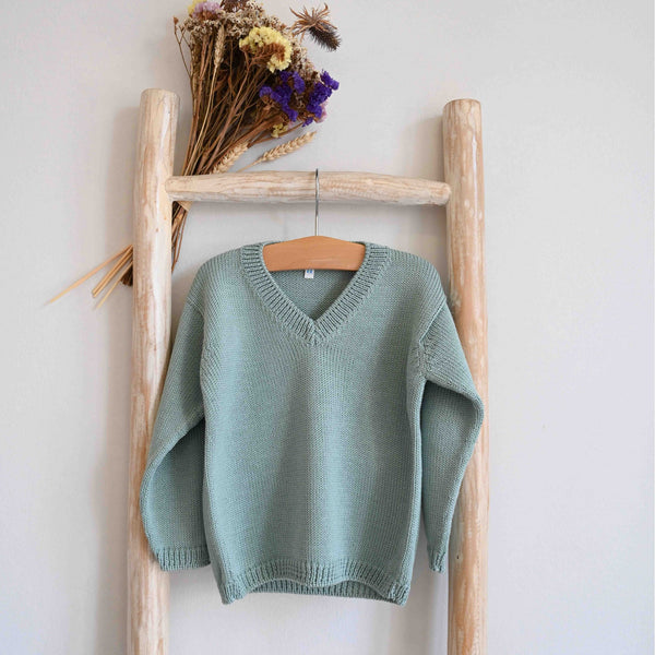 Pukatuka V neck Sweater